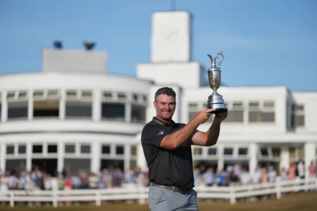 Fox wins the British Open with birdie on the final hole